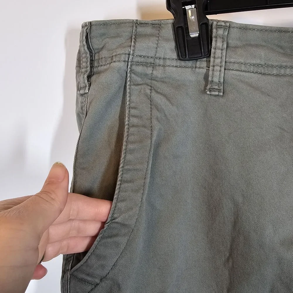 GAP Flex Cargo Shorts Flat Front Pockets Casual Vintage Wash Green 36* (*Tag 34)